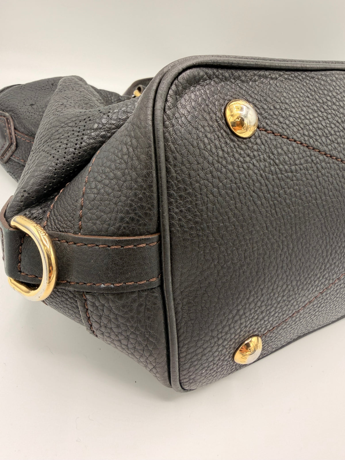 Louis Vuitton Mahina L Hobo – Black