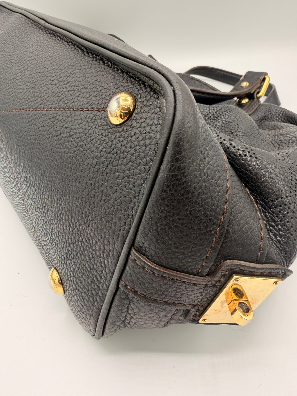 Louis Vuitton Mahina L Hobo – Black
