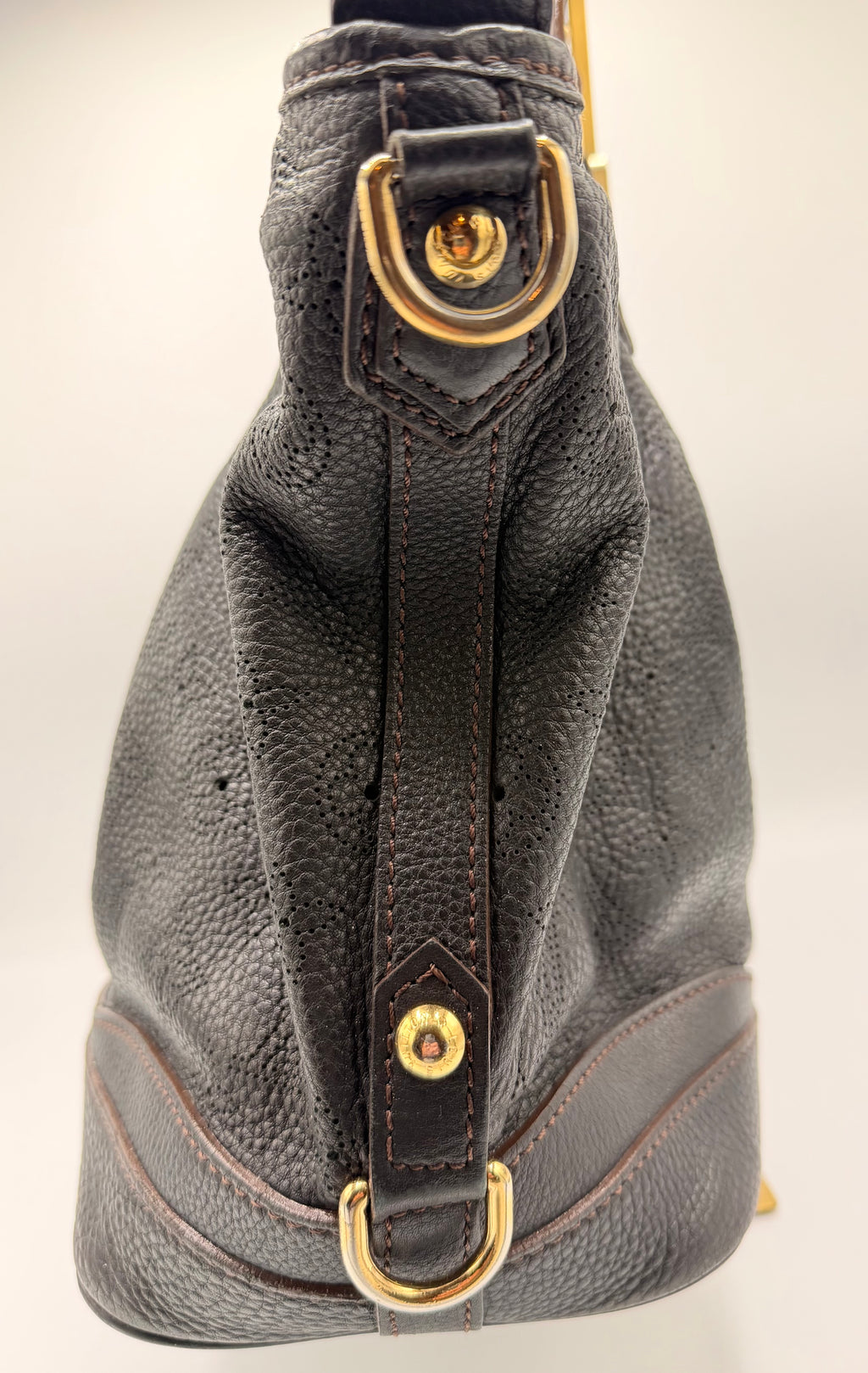 Louis Vuitton Mahina L Hobo – Black