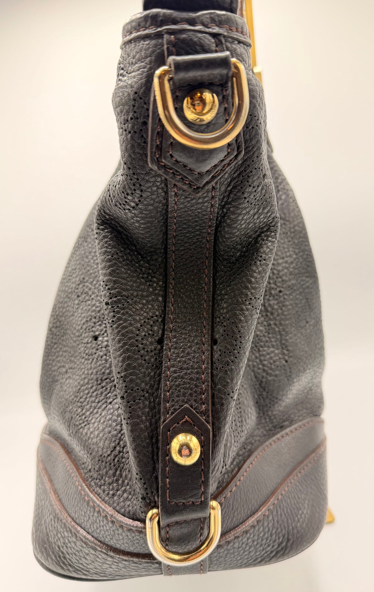 Louis Vuitton Mahina L Hobo – Black