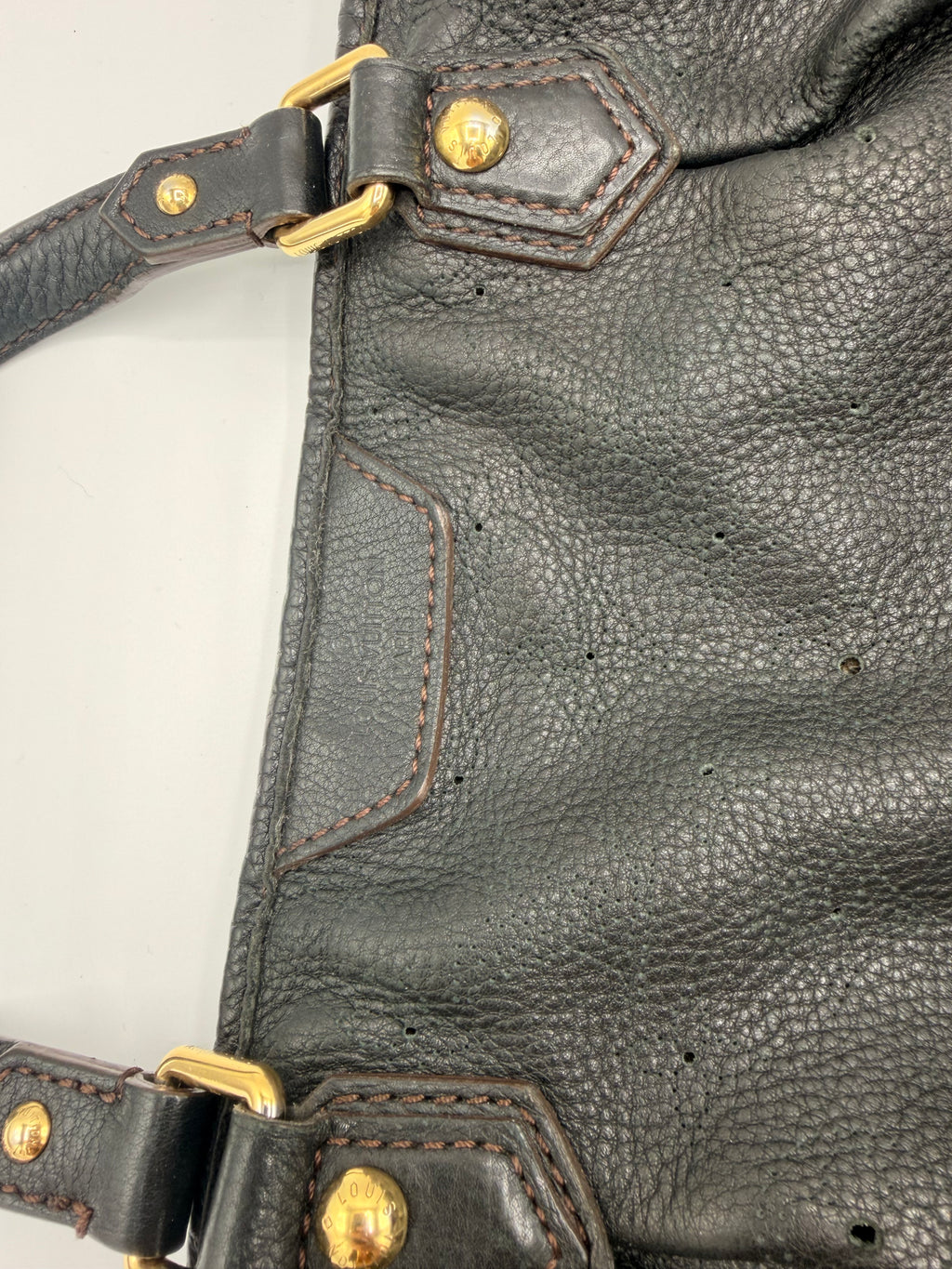 Louis Vuitton Mahina L Hobo – Black