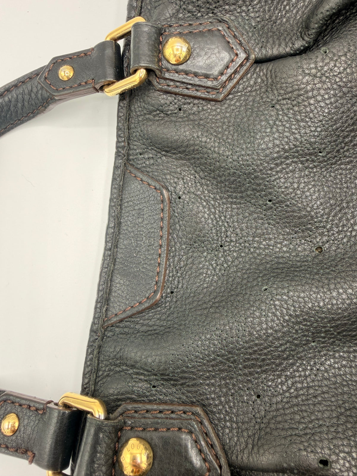 Louis Vuitton Mahina L Hobo – Black