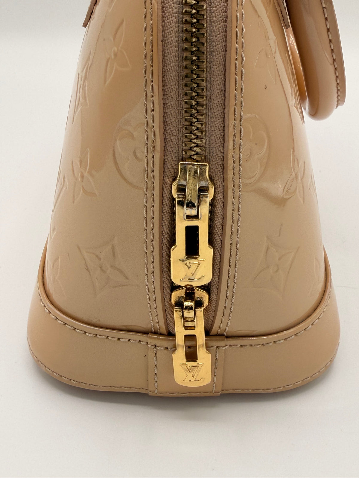 Louis Vuitton Alma BB Monogram Vernis Beige
