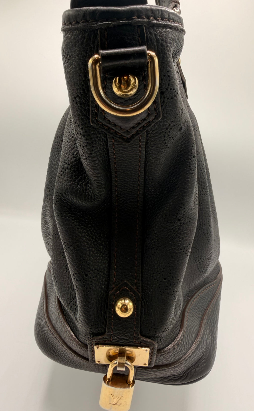 Louis Vuitton Mahina L Hobo – Black