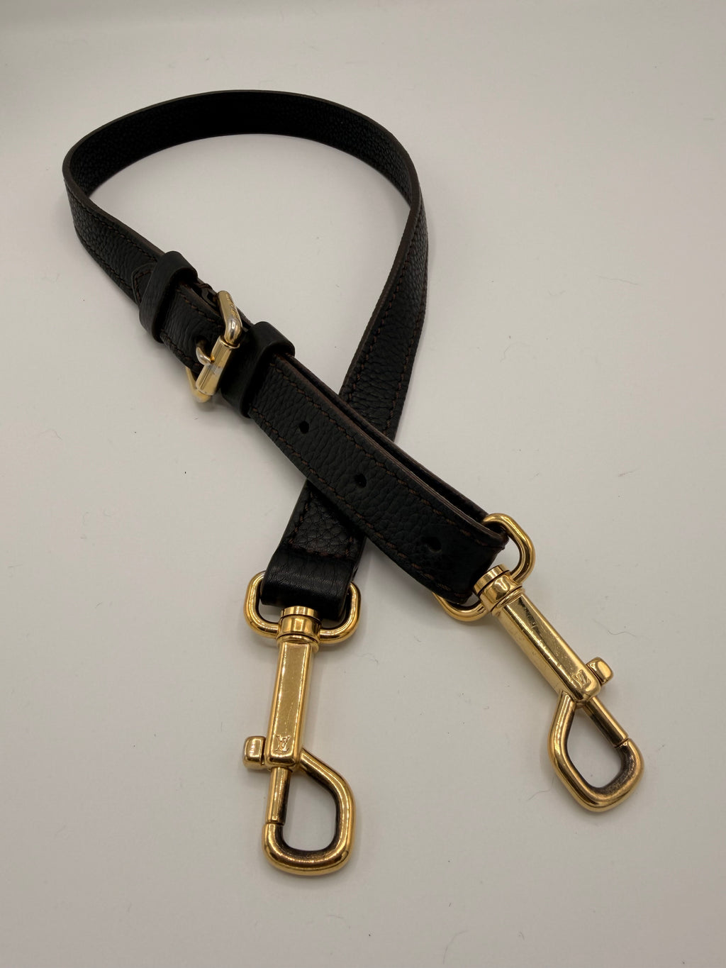 Louis Vuitton Mahina L Hobo – Black