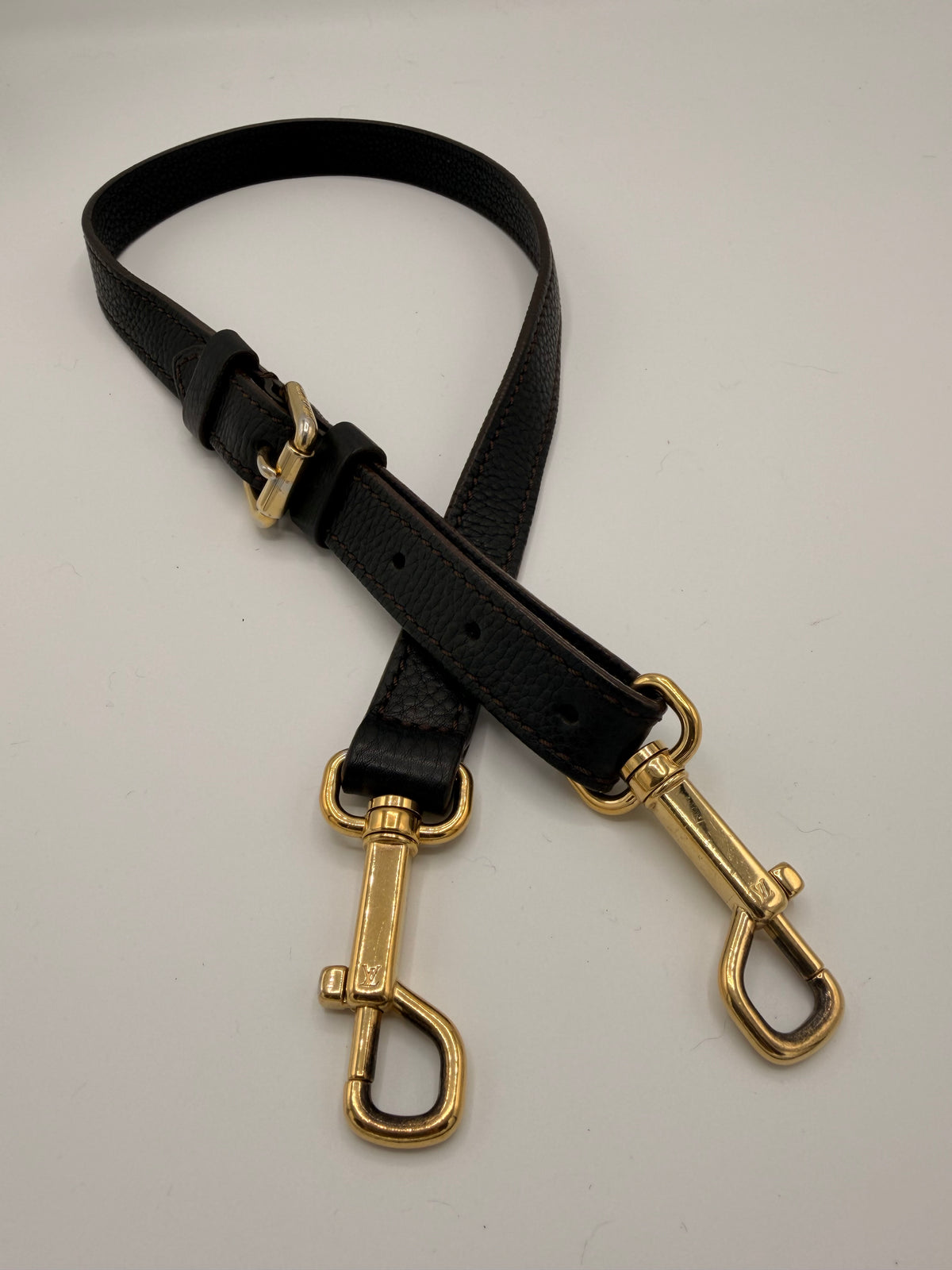 Louis Vuitton Mahina L Hobo – Black