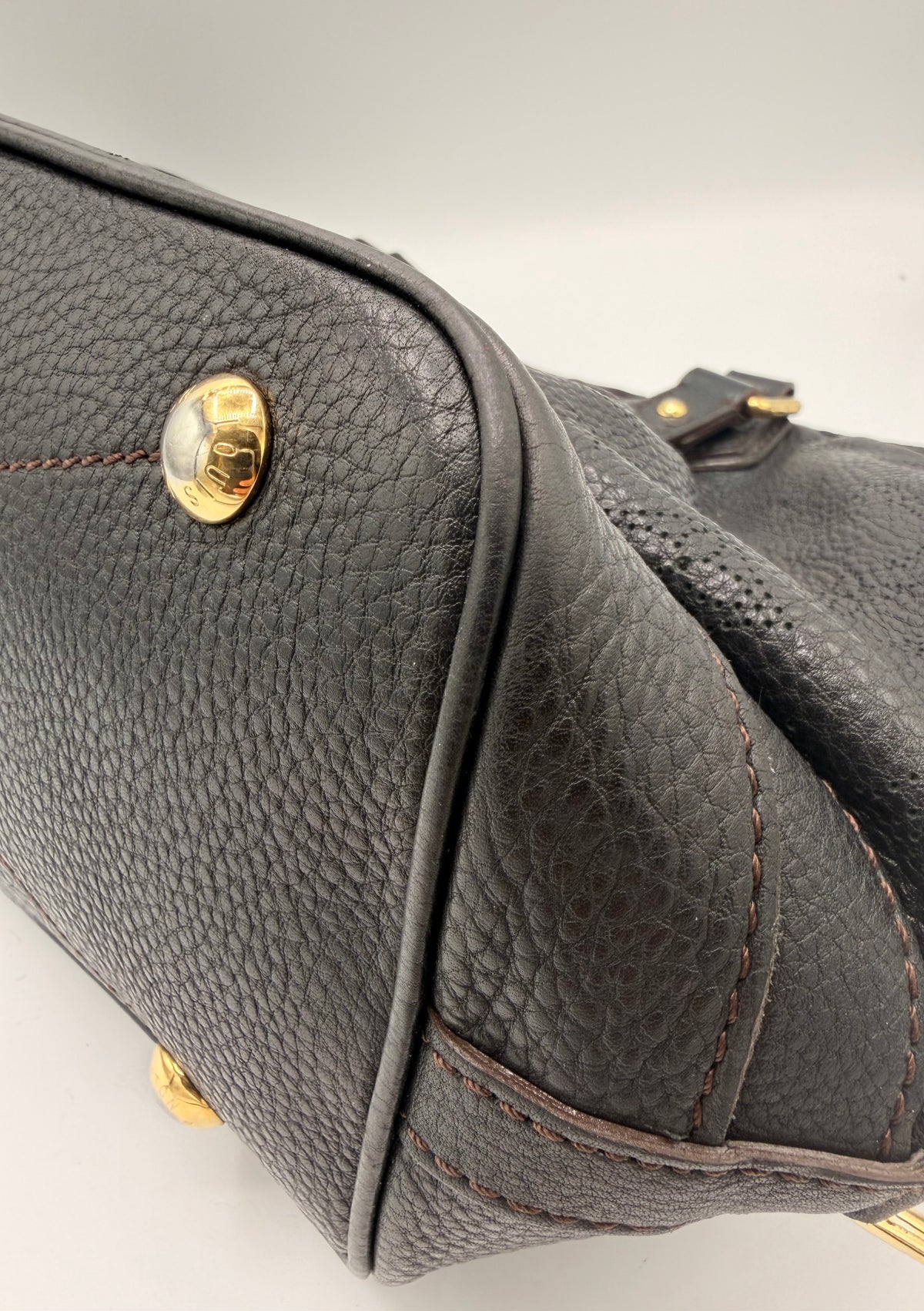 Louis Vuitton Mahina L Hobo – Black