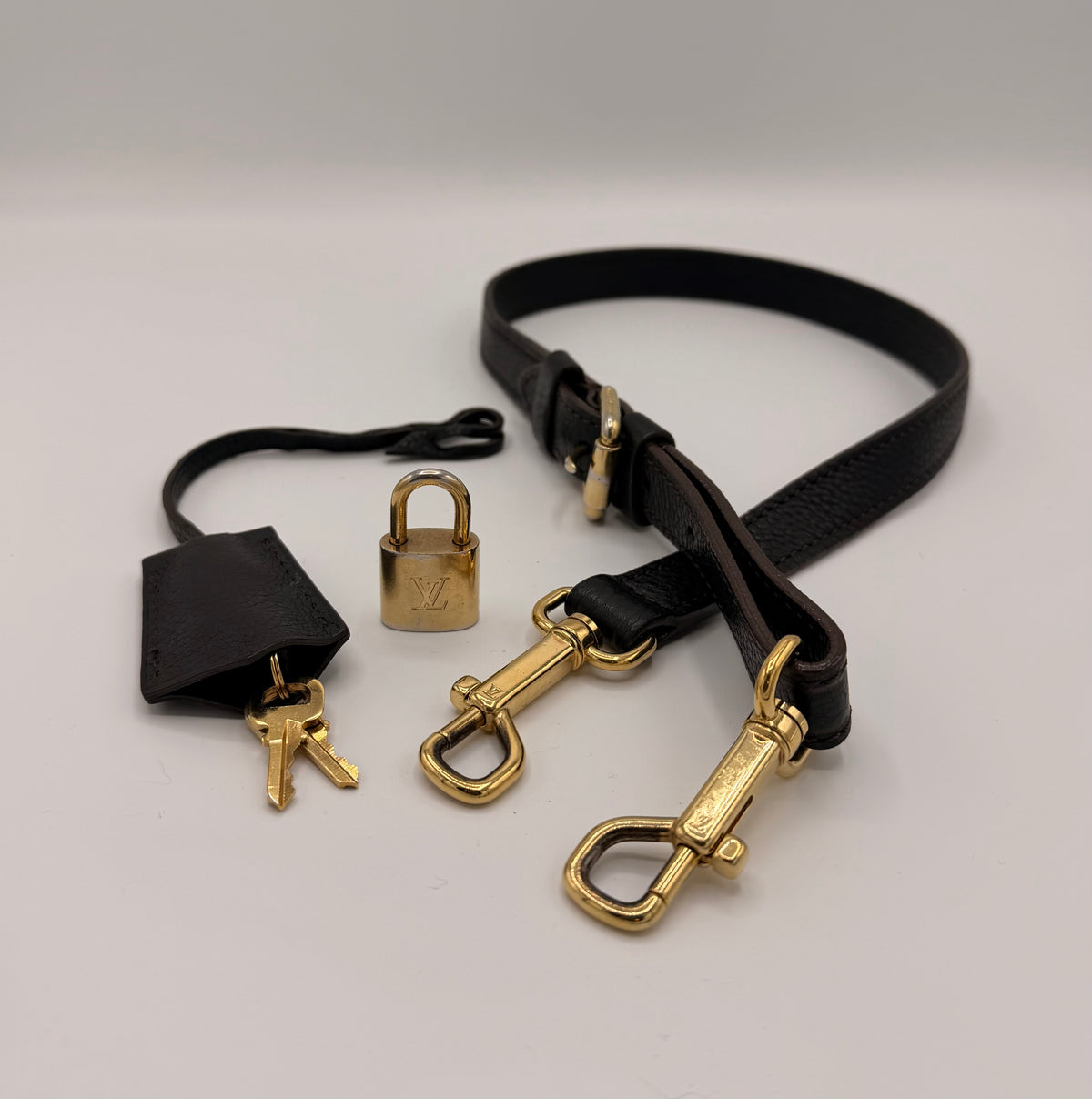 Louis Vuitton Mahina L Hobo – Black